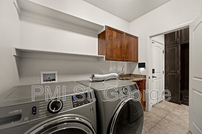 Building Photo - 3782 Brade Lane