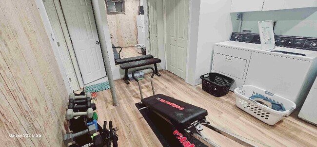 Building Photo - 6360 Silver Ridge Cir