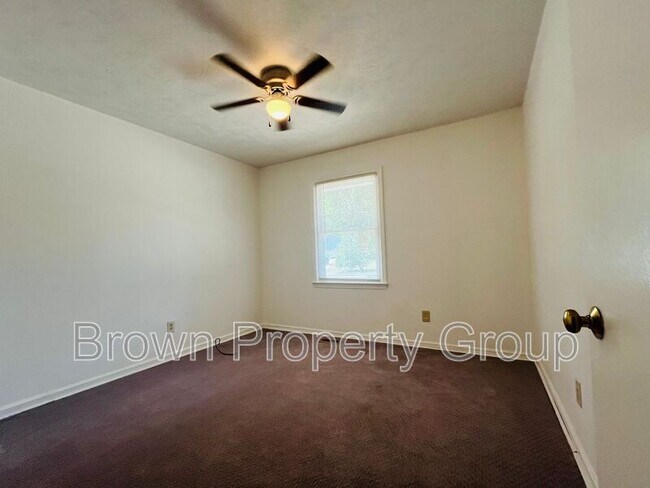 Building Photo - 6901 Woodmark Dr