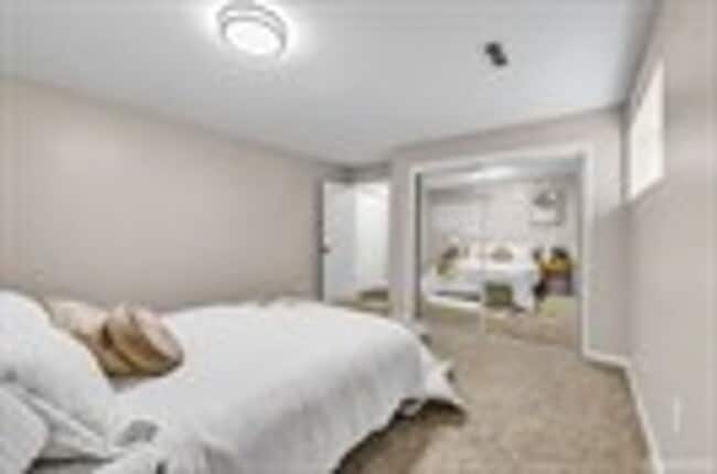 Building Photo - Move-In Ready 5-Bed on a Quiet Kingsgate Cul-de-Sac
