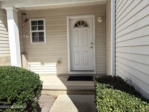 Building Photo - 212 Frankfort Ave