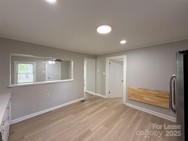 Building Photo - 831 Cason St