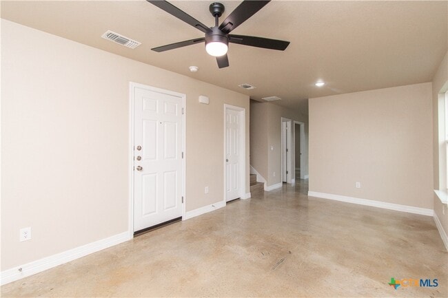 Building Photo - 806 White Meadow Ln