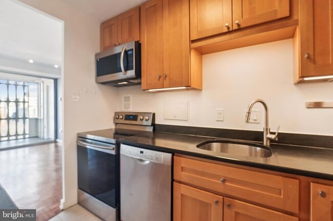 Building Photo - 1301 Delaware Ave SW