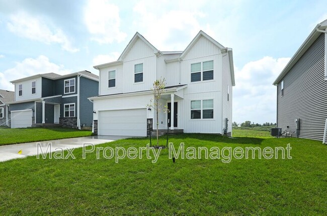 Building Photo - 2452 SE Creekhill Way