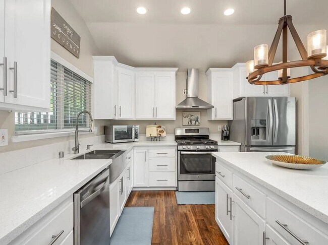 Building Photo - Beautifully Updated North Fresno 3/3
