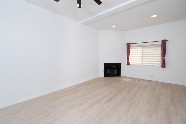 Building Photo - BEAUTIFUL 4 Bed 3 Bath unit
