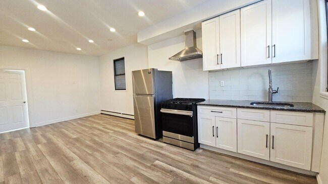 Building Photo - 1210 12th St