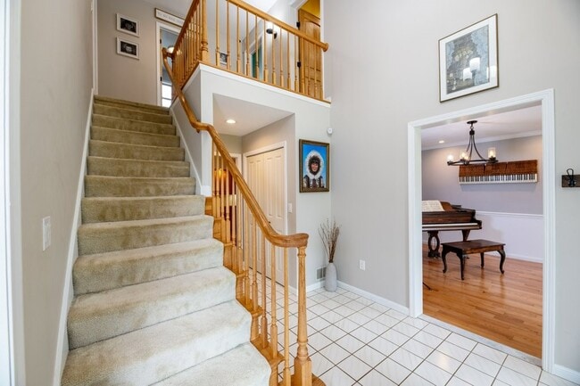 Building Photo - 5 Arrowood Ln