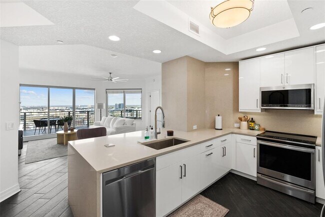 Building Photo - 1209 E Cumberland Ave