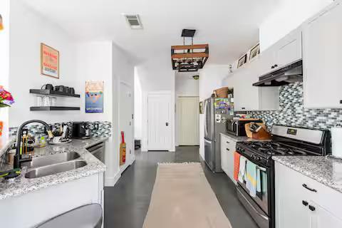 Building Photo - 84 Anthony St