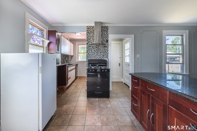 Building Photo - 430 Blohm St