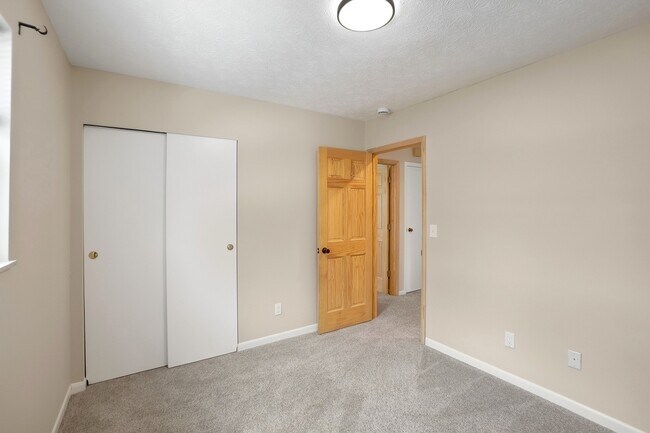 Building Photo - 3145 Dogwood Dr