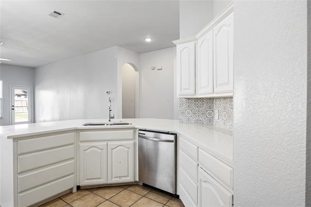 Building Photo - 2000 Webb Dr