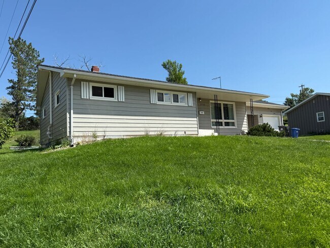 Building Photo - 4 Bedroom 3 Bath Home for Rent