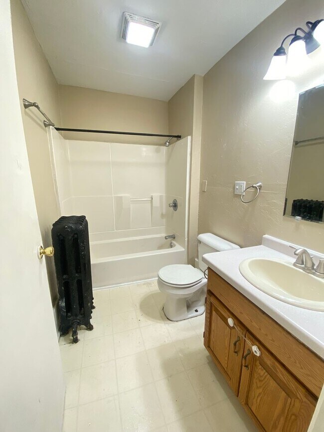 Building Photo - 217 W Irving Ave