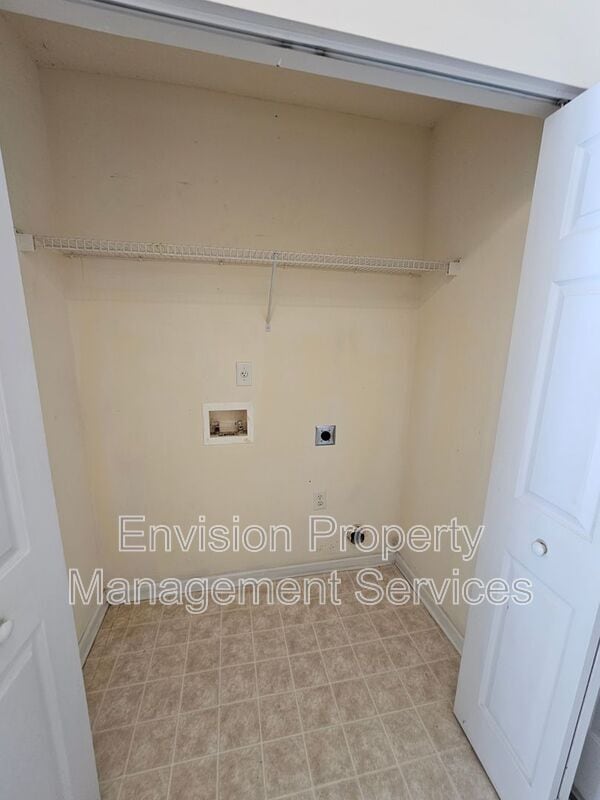 Building Photo - 3989 Meadow Glen Way