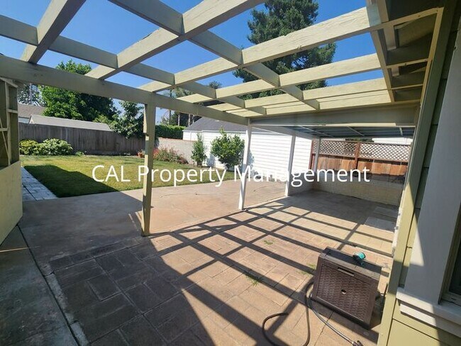 Building Photo - Charming 2 bedroom 1 Bath Maple Park