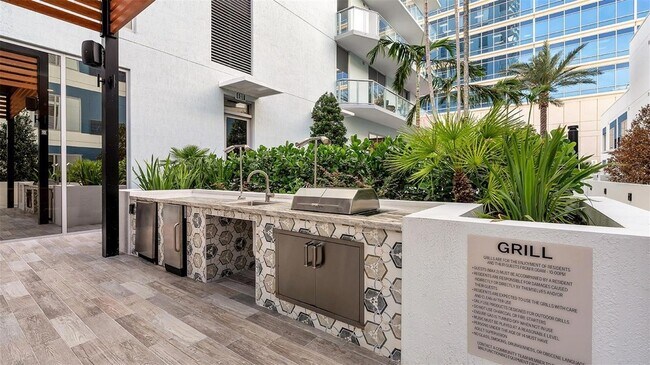 Building Photo - 225 1st Ave N