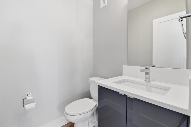 Building Photo - $5,640.95, $300 off the first month's rent, 4 Beds - 5 Bath, Townhouse in Denver with Office!