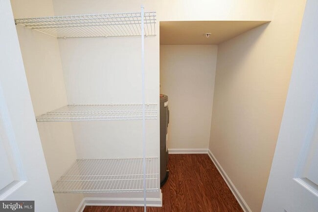 Building Photo - 403 Parkview Ct