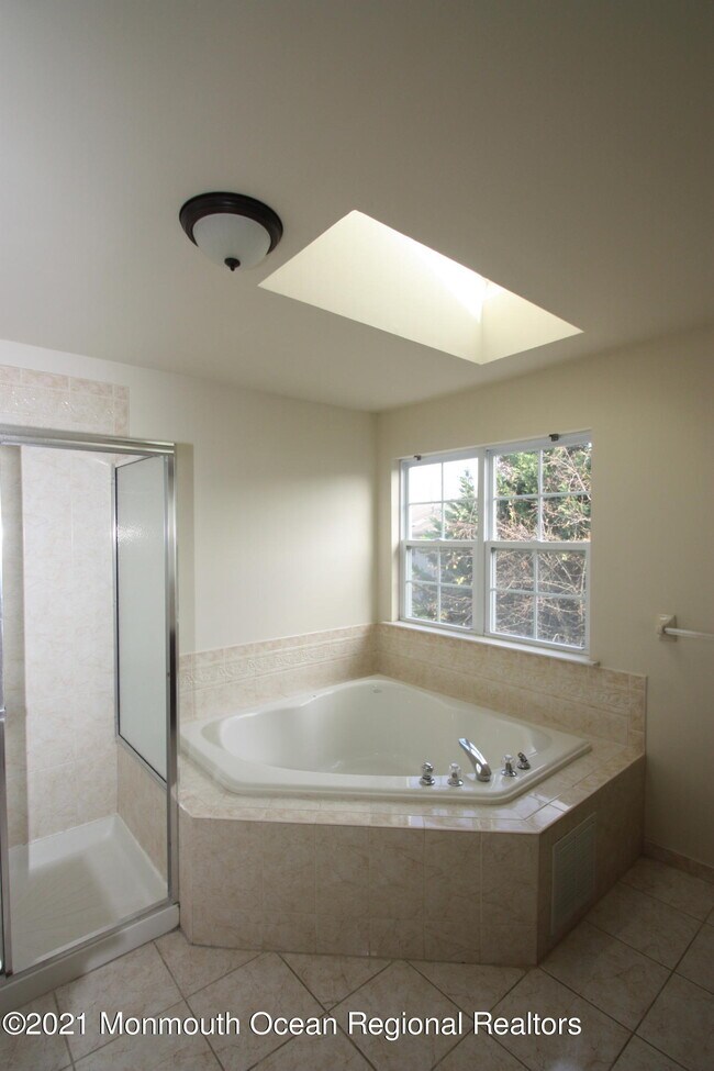 Building Photo - 86 Banyan Blvd