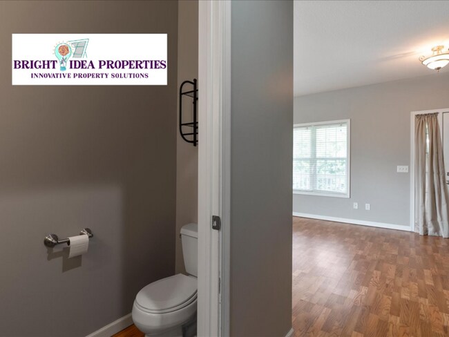 Building Photo - 5948 Oakgreen Ave N