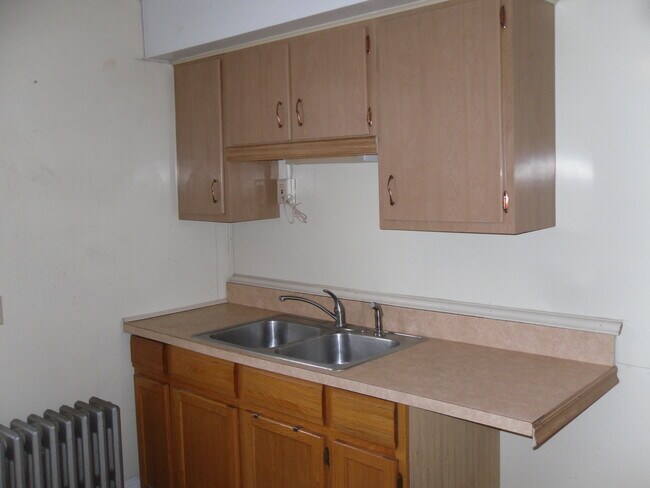 Kitchen - 223 Halket St