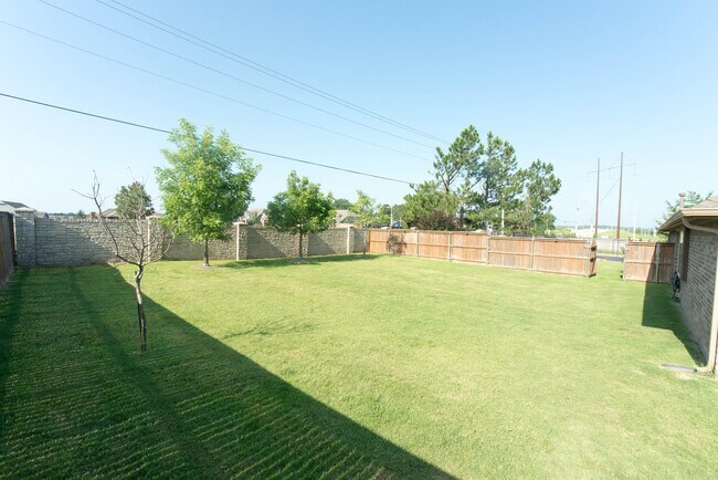 Building Photo - 11015 Augusta Dr