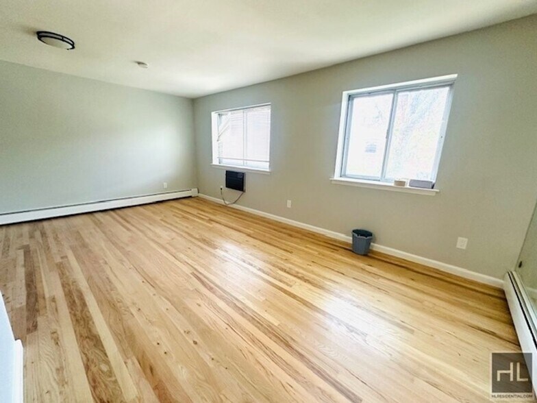 Building Photo - South Canarsie 4 Bed/2.5 Bath Beautiful Ho...