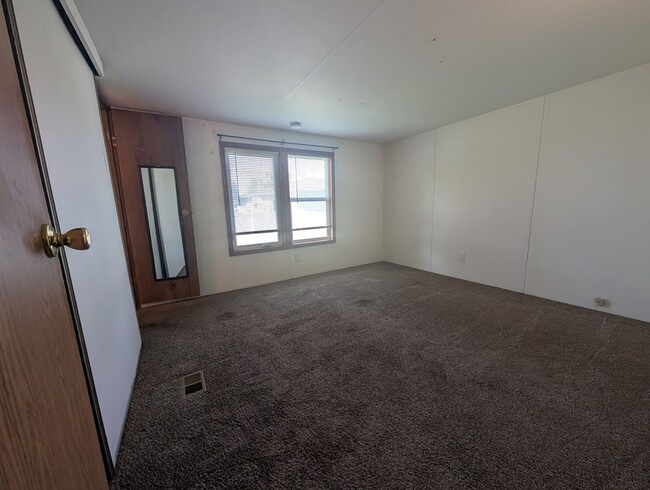 Building Photo - 2021 Grelle Ave