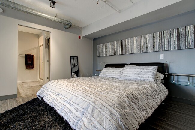 Building Photo - Heart of Old Town!!  Lofted Furnished Rental.  2 Parking Spots. Modern Living Resort!!  Front doo...