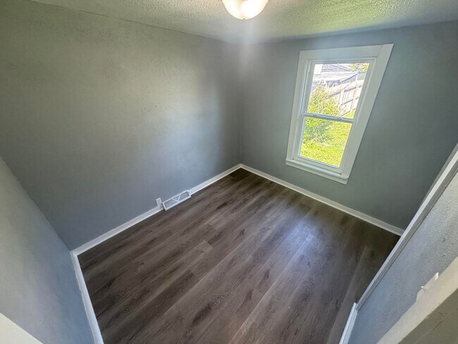 Building Photo - Remodeled 3-Bedroom Home – Move-In Ready - Updated pics coming soon!