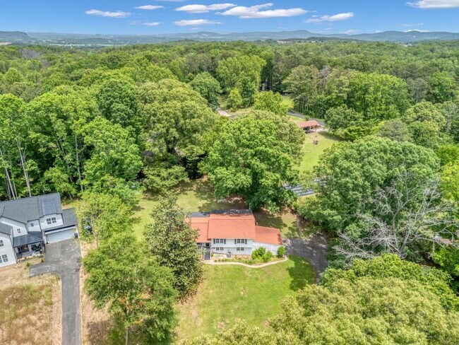 Building Photo - 83 Summit Ridge Cir SE