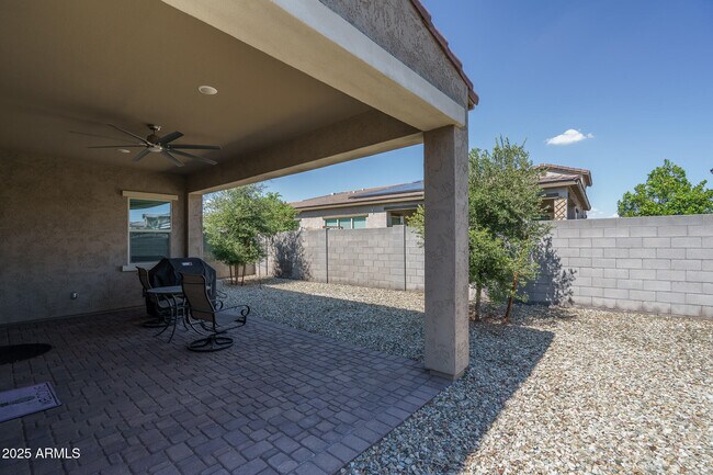 Building Photo - 14084 W Desert Flower Dr