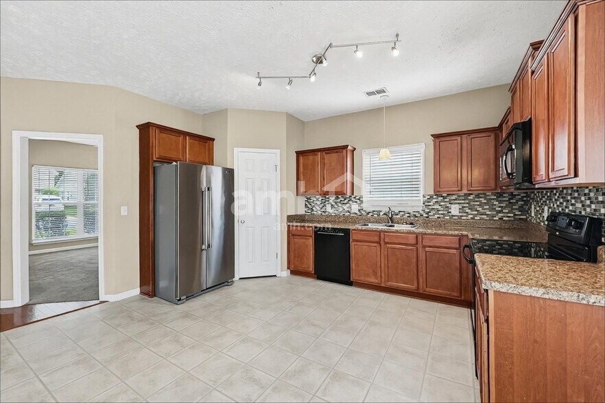 Building Photo - 620 Buck Cherry Way