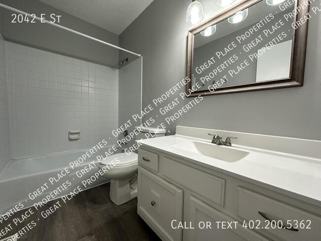Building Photo - 2042 E St-