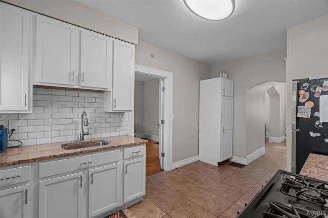 Building Photo - 4147 Beethoven Ave