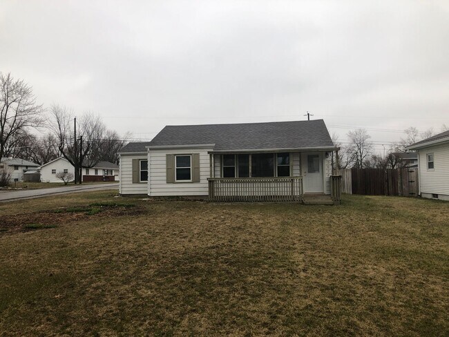 Building Photo - 2 Bedroom Ranch