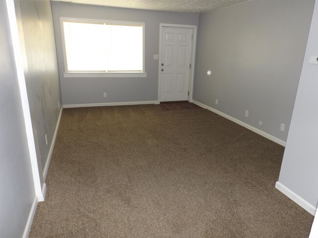 Building Photo - 860 N Lincoln St