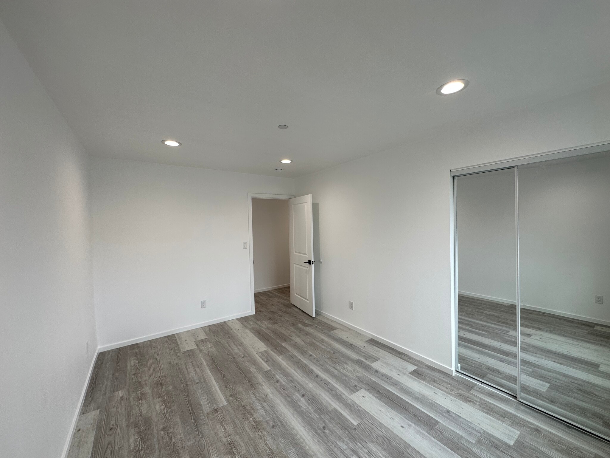 Building Photo - 202 S Rose Ave