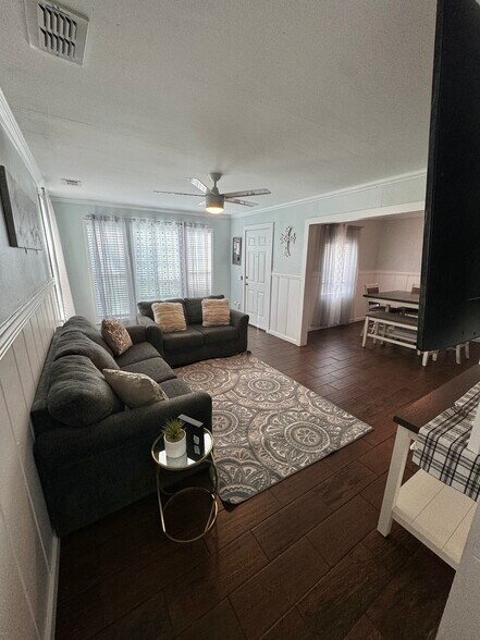 Primary Photo - 324 Fernandez St