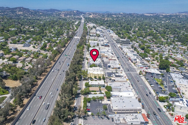 Building Photo - 22705 Del Valle St