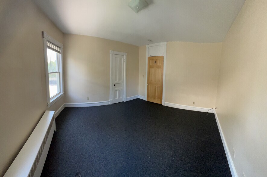 Building Photo - 11 Hickok Pl