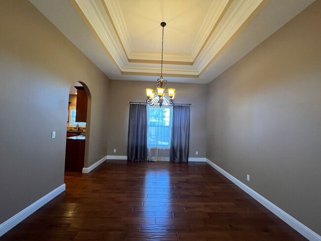 Building Photo - Luxurious 4-Bedroom Home in Fox Creek Subdivision!