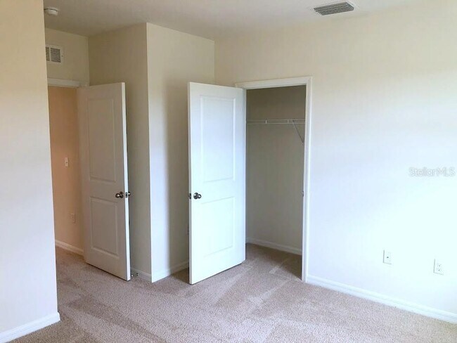 Building Photo - 11150 Leland Groves Dr