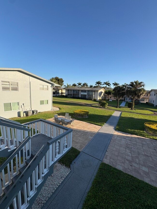 Building Photo - 39 Waltham B