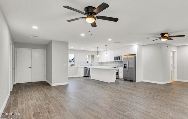 Building Photo - 10602 W Cumberland Dr