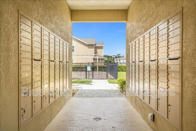 Building Photo - 6785 Tussilago Way