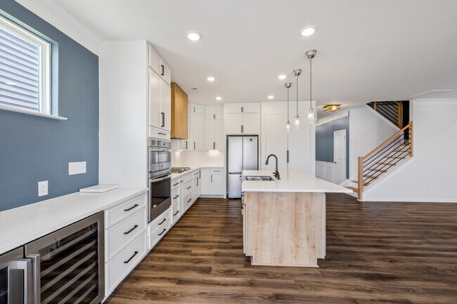 Building Photo - Spacious 5 Bedroom 3 Bath Home in highly sought after Walnut Creek!